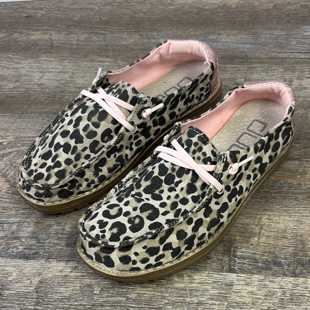 Hey Dude WENDY Youth Leopard Print Slip On Shoes -Leo Nut Size Y4 Women’s 5